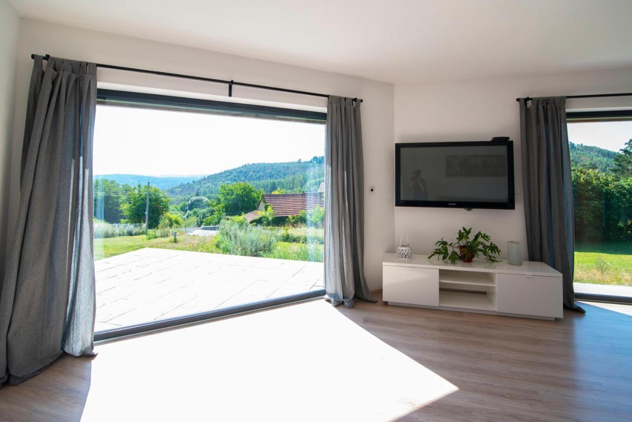 Wellness Bungalov - Vodni Nadrz Slapy - 40Km Od Prahy Necin Exterior photo