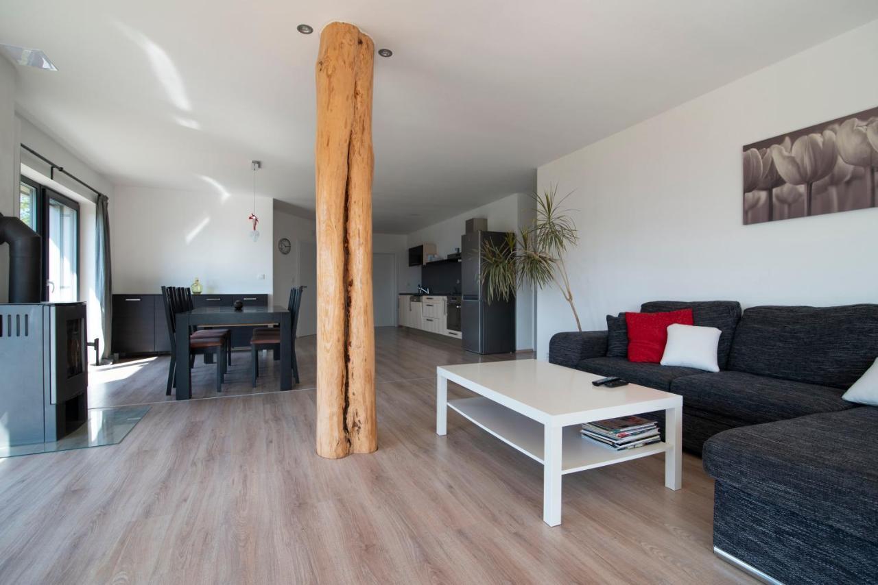 Wellness Bungalov - Vodni Nadrz Slapy - 40Km Od Prahy Necin Exterior photo
