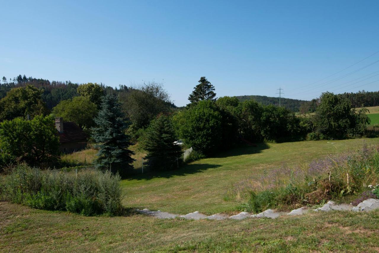 Wellness Bungalov - Vodni Nadrz Slapy - 40Km Od Prahy Necin Exterior photo