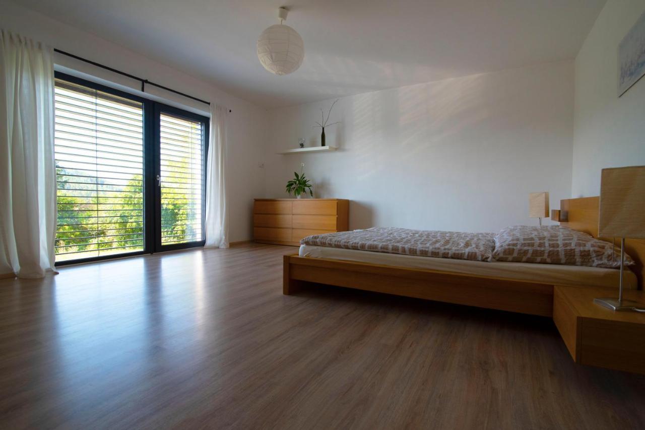 Wellness Bungalov - Vodni Nadrz Slapy - 40Km Od Prahy Necin Exterior photo