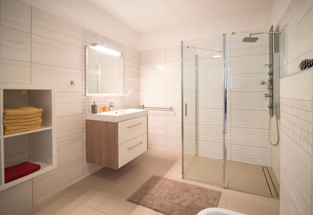 Wellness Bungalov - Vodni Nadrz Slapy - 40Km Od Prahy Necin Exterior photo