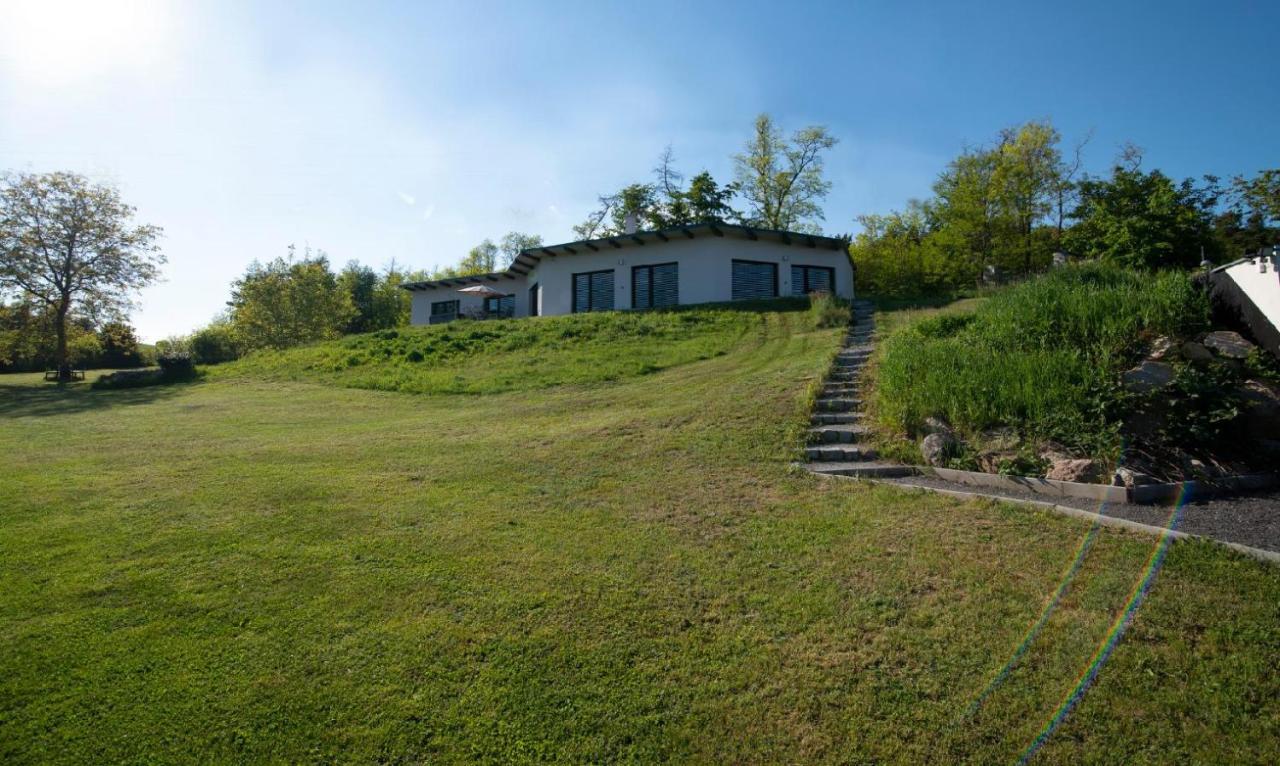 Wellness Bungalov - Vodni Nadrz Slapy - 40Km Od Prahy Necin Exterior photo